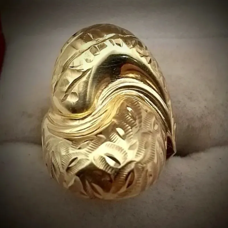 Anillo 10k Estilo Concha con Volumen talla 6-1/2