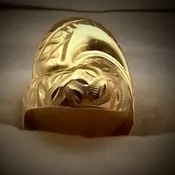 Anillo 10k Estilo Concha con Volumen talla 6-1/2