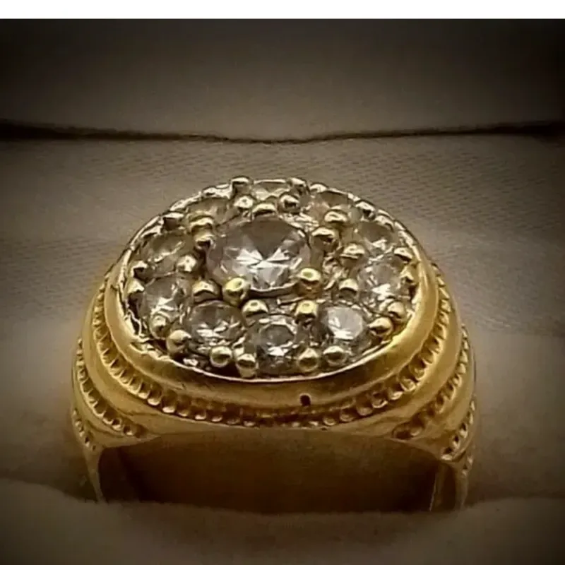 Anillo 10k Estilo Roseta Con Circones Blancos talla 10-1/2