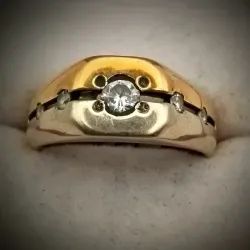 Anillo 10k Mitad Oro Blanco y Amarillo Separados por Circones Blancos Talla 9