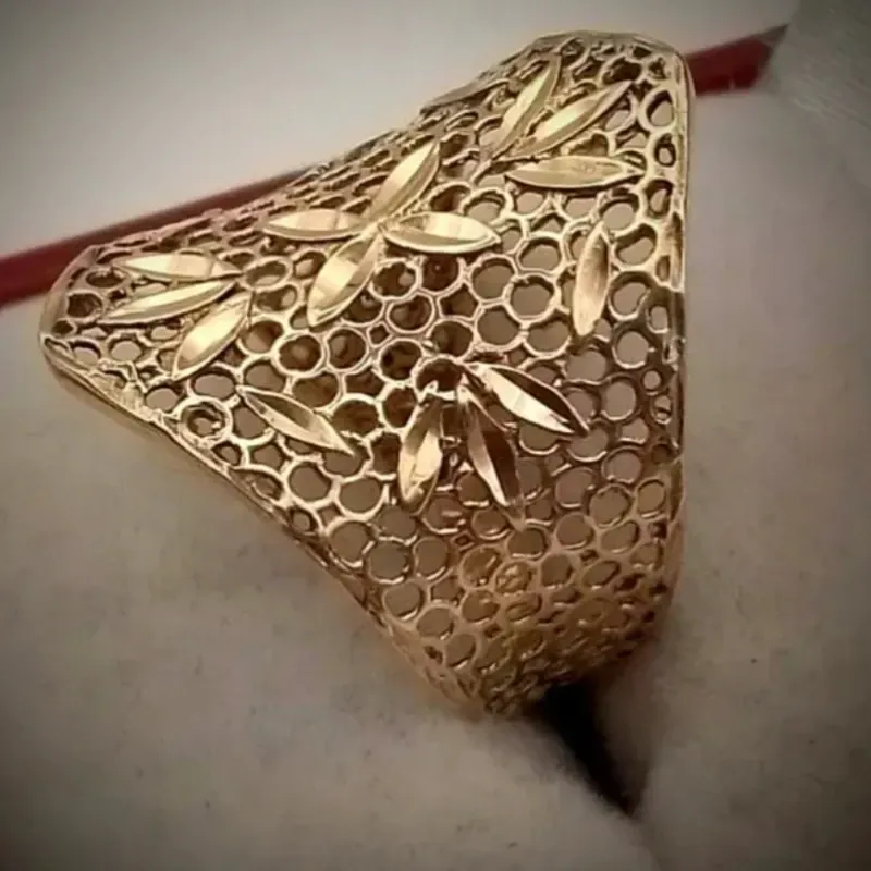 Anillo 10k Tejido Con Volumes Con Flores en Dibujos talla 8
