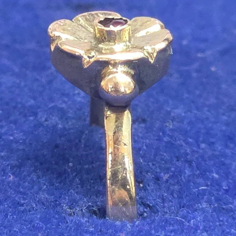 Anillo de 14k Con una Piedrecita Rosa