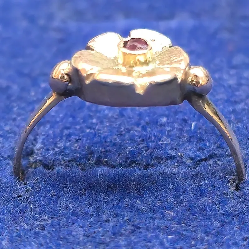 Anillo de 14k Con una Piedrecita Rosa