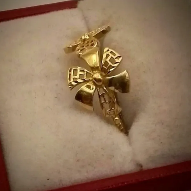 Anillo Original 10k Con flores en Relieve y otra Calada talla 5-1/2