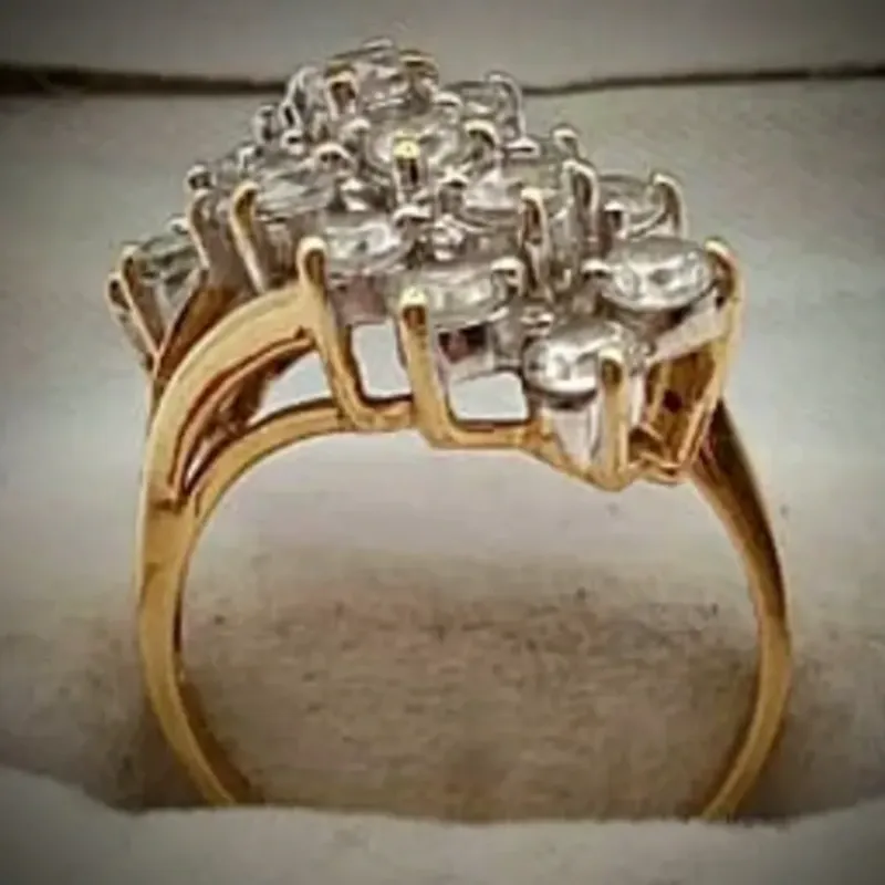 Anillo Original 10K De Joyería ILCZ Estilo Piña Con Volumen es talla 8