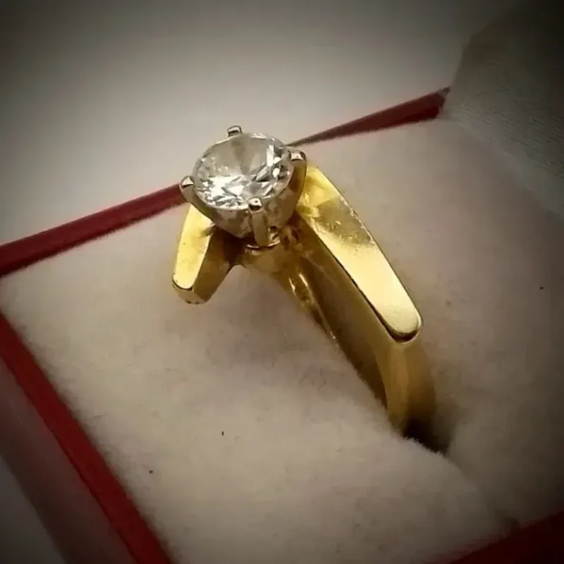 Anillo Original 14K Compromiso Una Sola Pieza Macizo Exclusivo es talla 6 y medio