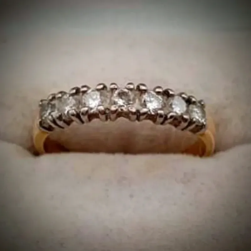 Anillo Original 14K Con Brillantes es talla 8