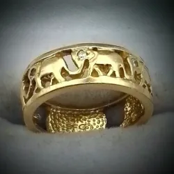 Anillo Original 14K Con Elefantes en Relieve Con Circón Blanco en Los Ojos es talla 7