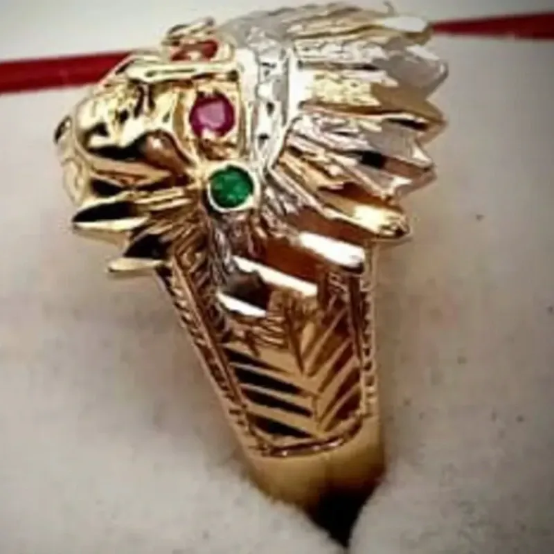Anillo Original 14K Con Indio en Relieve combinado en oro Blanco y Amarillo es talla 10
