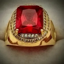 Anillo Original 14K con volumen con gema roja rectangular es talla 11-1/2