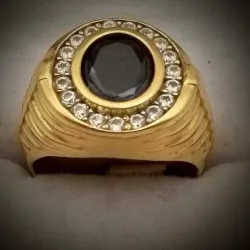 Anillo Original 14K con Volumen Con Onix Negro y Circones Blanco a su alrededor es talla 10