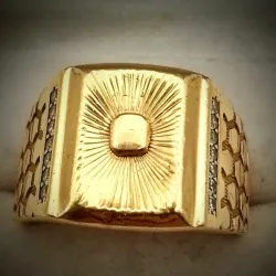 Anillo Original 14K con Volumen Estilo Sello Empedrado por los Costados y Malla por dentro es talla 12