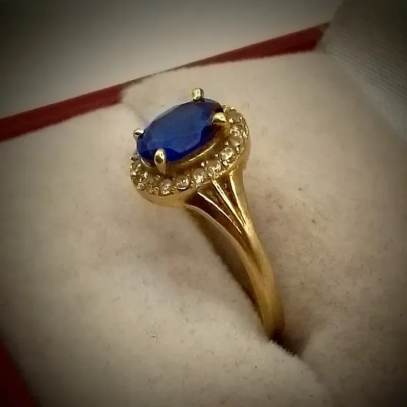 Anillo Original 14K Con Zafiro y Circones Blancos alrededor es talla 6 -3/4