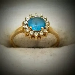 Anillo original 14K de oro rosa con agua marina y circones blanco alrededor es talla 6-1/2