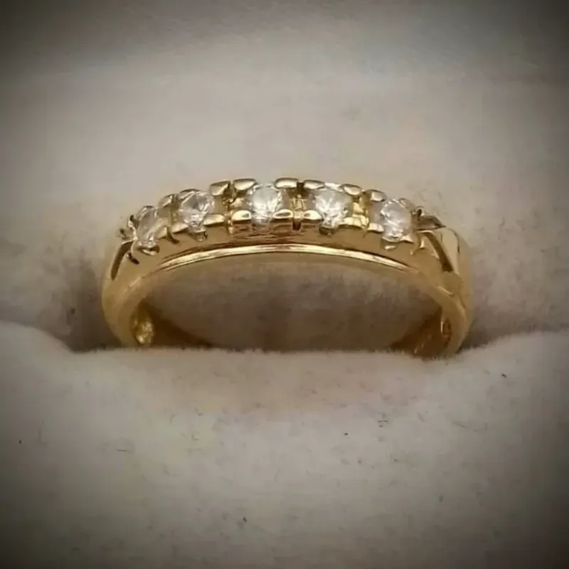 Anillo Original 14K Estilo Alianza Con 5 Circones Blancos Redondos es talla 6-1/2