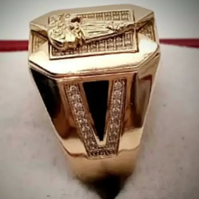 Anillo Original 14K Exclusivo Con Vírgen de la Caridad en Relieve es talla 8-3/4