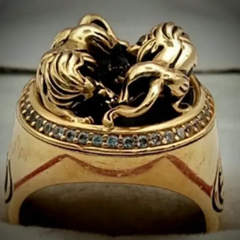 Anillo Original 14K Exclusivo de Dos Leones En Relieve es talla 9-1/2