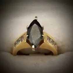 Anillo Original 14K Fuerte Estilo Almendra Negra es talla 5- 1/2