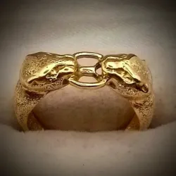 Anillo Original 14K que posee 2 Panteras entrelazadas es talla 6 y media