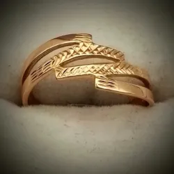 Anillo Original 14K trenzado de oro rosa en el medio es talla 8