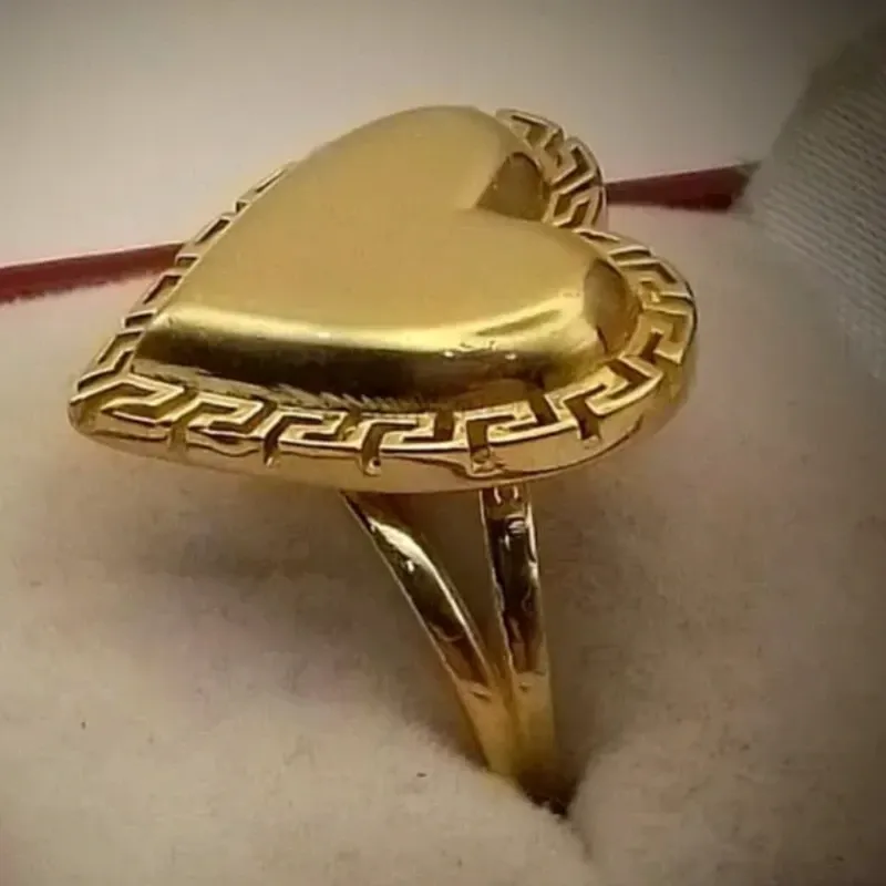 Anillo Original 14K Versace En Forma de Corazón en Relieve cifrado de Joyería y malla en el interior con Volumen es talla 7