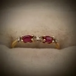 Anillos Con Circones Blancos y Rojo Sencillo Talla 6-1/4