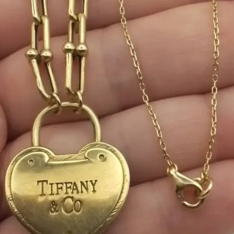 Gargantilla Original 10K Exclusiva Sencilla Tiffany & Co mide de largo 48 cm y posee cierre de langosta