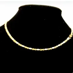 Gargantilla Original 14K Combinada Oro Blanco y Amarillo Sencilla mide de largo 46.5 cm y posee cierre de langosta