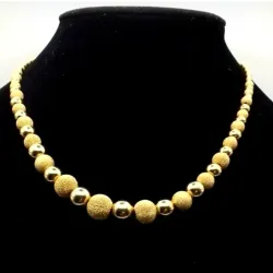 Gargantilla originales 18K vintage con esferas mate pulidas y brillantes alternas mide abierta 46 cm con cierre de langosta