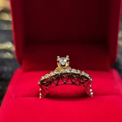 Anillo de compromiso tradicional