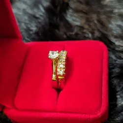 Anillo de compromiso tradicional