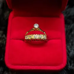 Anillo de compromiso tradicional