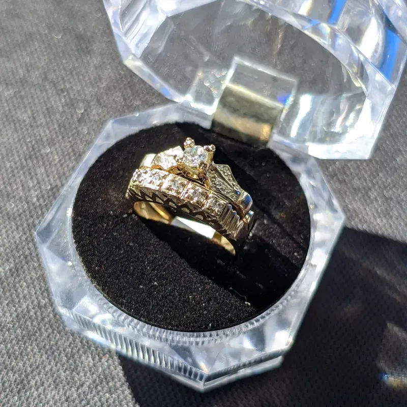 Anillo de compromiso tradicional robusto 10k