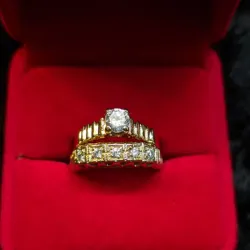 Anillo de compromiso tradicional robusto