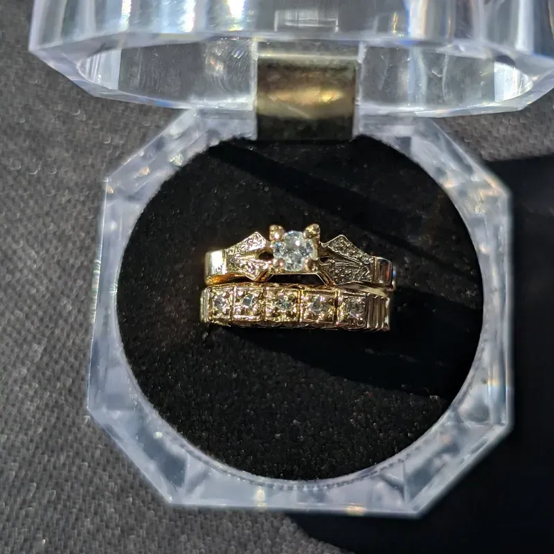 Anillo de compromiso tradicional robusto 10k