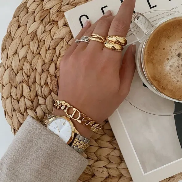 Haz que cada momento valga su peso en oro.✨✨ Bienvenid@ a Joyería León Alfonso, donde la tradición y el lujo se encuentran. Desde delicadas piezas en oro de 10K hasta lo último en relojería Guess y Fossil, tenemos el detalle perfecto para celebrar tu historia. No solo vendemos joyas, entregamos tesoros que te acompañarán siempre. ¡Explora nuestro catálogo y brilla como nunca!..✨✨✨☘️☘️🫶🏻🌼🌻💖