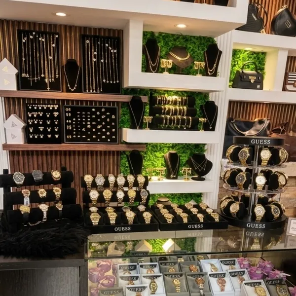 Haz que cada momento valga su peso en oro.✨✨ Bienvenid@ a Joyería León Alfonso, donde la tradición y el lujo se encuentran. Desde delicadas piezas en oro de 10K hasta lo último en relojería Guess y Fossil, tenemos el detalle perfecto para celebrar tu historia. No solo vendemos joyas, entregamos tesoros que te acompañarán siempre. ¡Explora nuestro catálogo y brilla como nunca!..✨✨✨☘️☘️🫶🏻🌼🌻💖