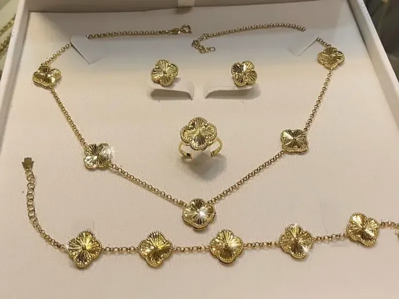 Prendas Van Cleef 