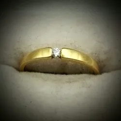 Alianza de compromiso con brillante pequeño 14K