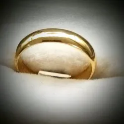 Alianza lisa pequeña 18K