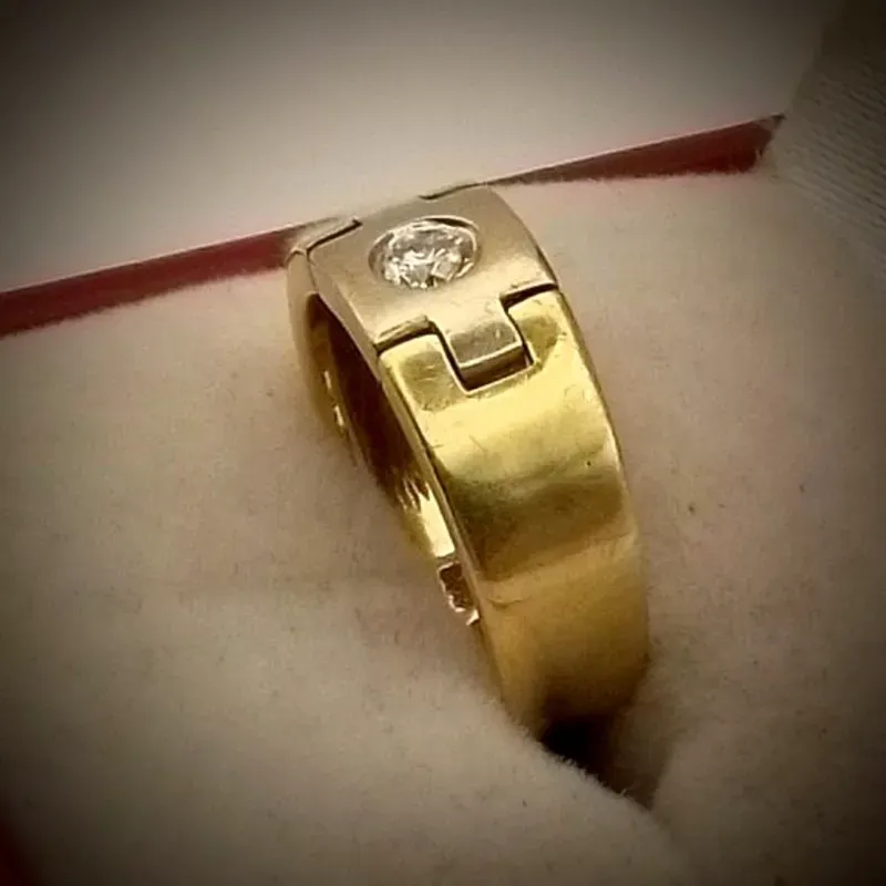 Anillo Combinado Oro Blanco y predomina el Oro Amarillo Estilo Alianza con brillante 0.15 ct