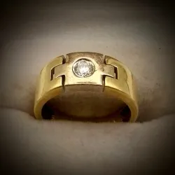Anillo Combinado Oro Blanco y predomina el Oro Amarillo Estilo Alianza con brillante 0.15 ct