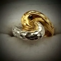 Anillo combinado entrelazado oro blanco y amarillo