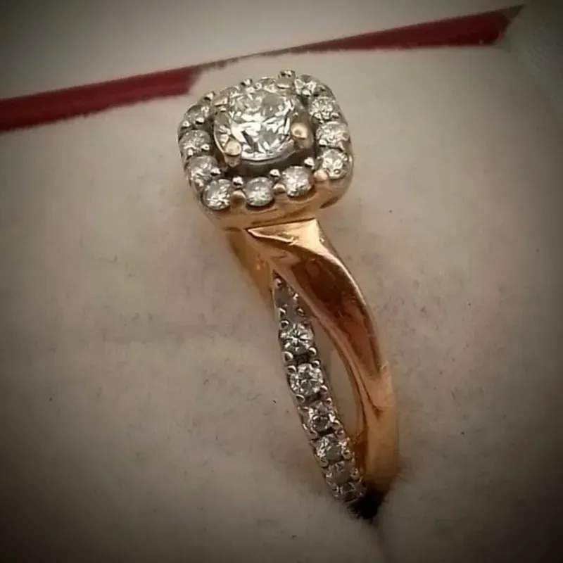 Anillo Compromiso Joyería Fina de Oro Rosa Con Diamantes 0.38 CT 14K