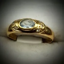 Anillo con agua marina