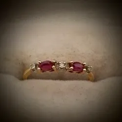 Anillo Con Circones Blancos y Rojo Sencillo