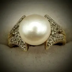 Anillo Con Perla Grande y circones Blancos pequeños