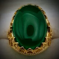 Anillo con tremendo volumen con onix verde exclusivo