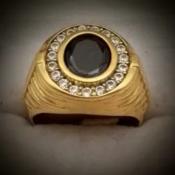 Anillo con Volumen Con Onix Negro y Circones Blanco a su alrededor