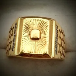 Anillo con Volumen Estilo Sello Empedrado por los Costados y Malla por dentro